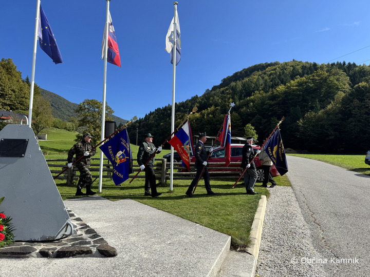 Spominska slovesnost v Golicah: Poklon pogumu, tihemu sodelovanju in srčni enotnosti