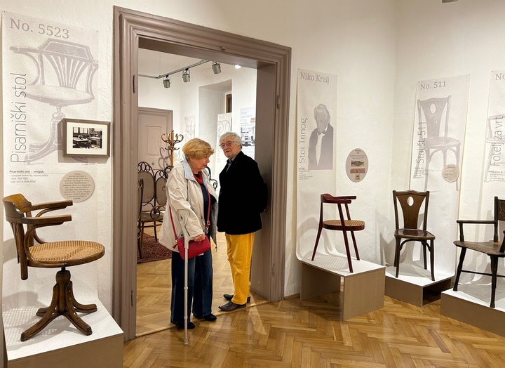 Čar in lepota upognjenega lesa od Thoneta do danes