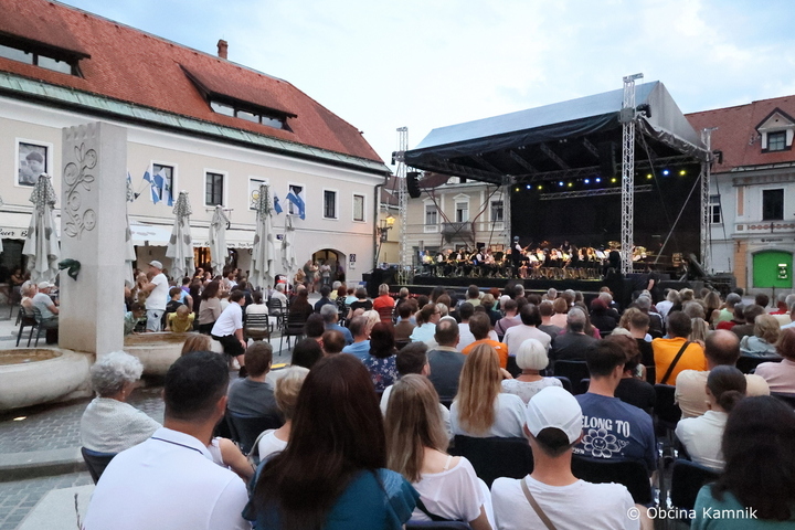 Mestna godba Kamnik z gosti očarala obiskovalce Poletja v Kamniku
