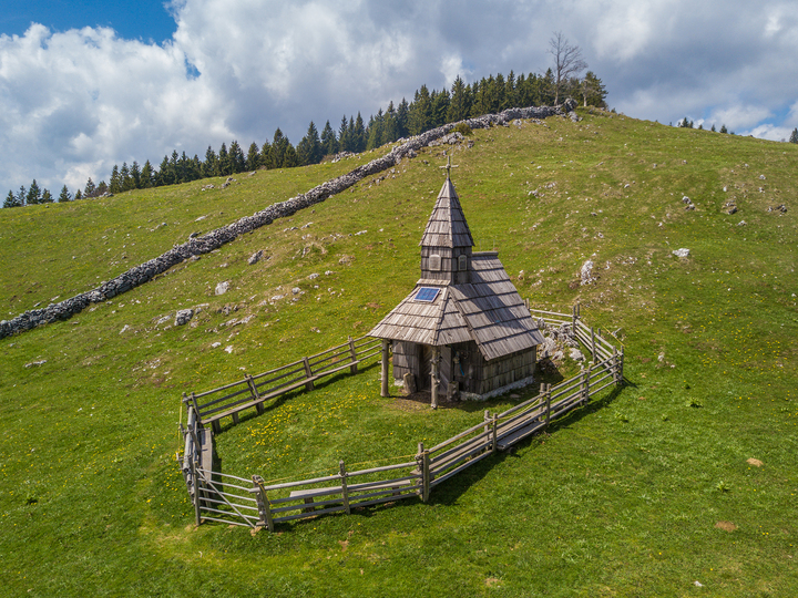 Menina planina – jesenska skrivnost nad Tuhinjsko dolino